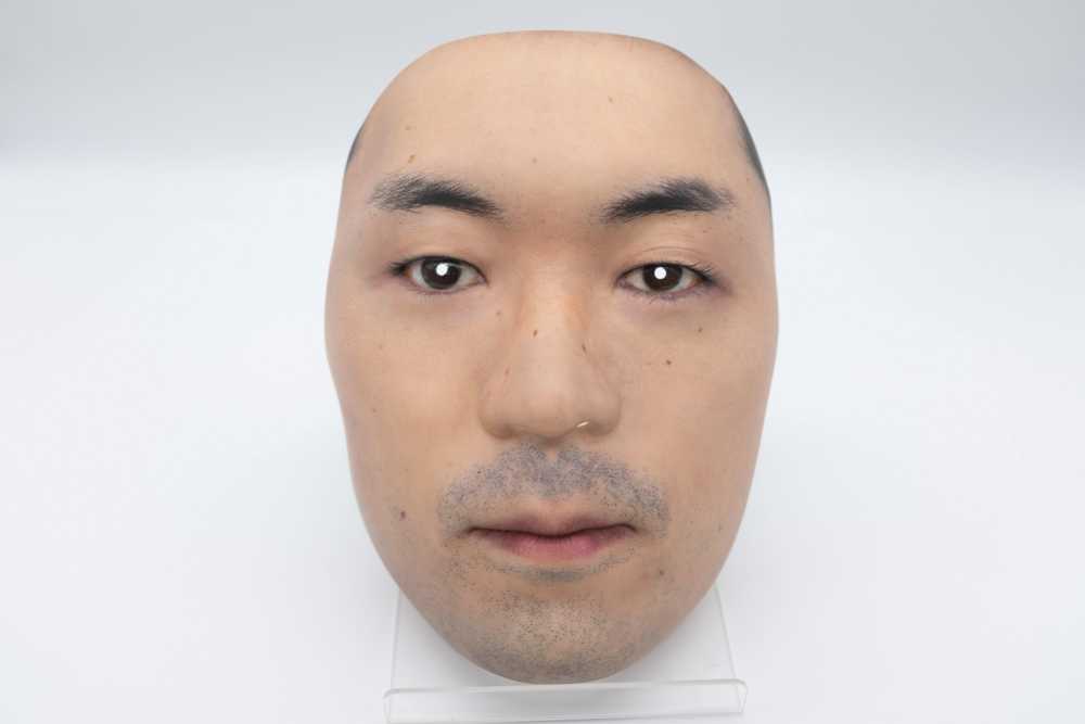 Hyper-realistic face masks by Shuhei Okawara