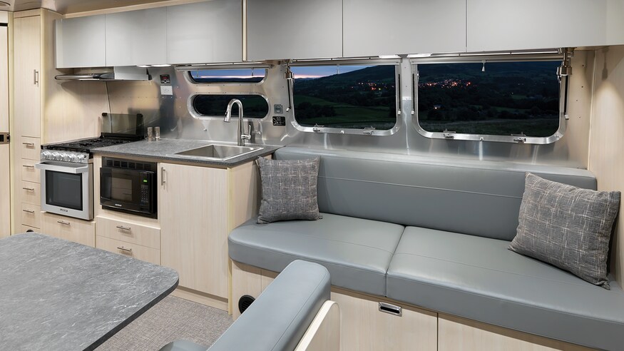 Airstream Flying-Cloud-30FB-Sofa