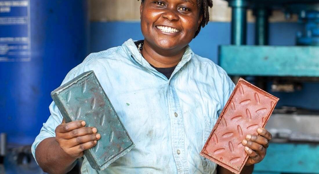 Kenyan-Woman-Nzambi-Matee-Recycles-Plastic-into-Bricks