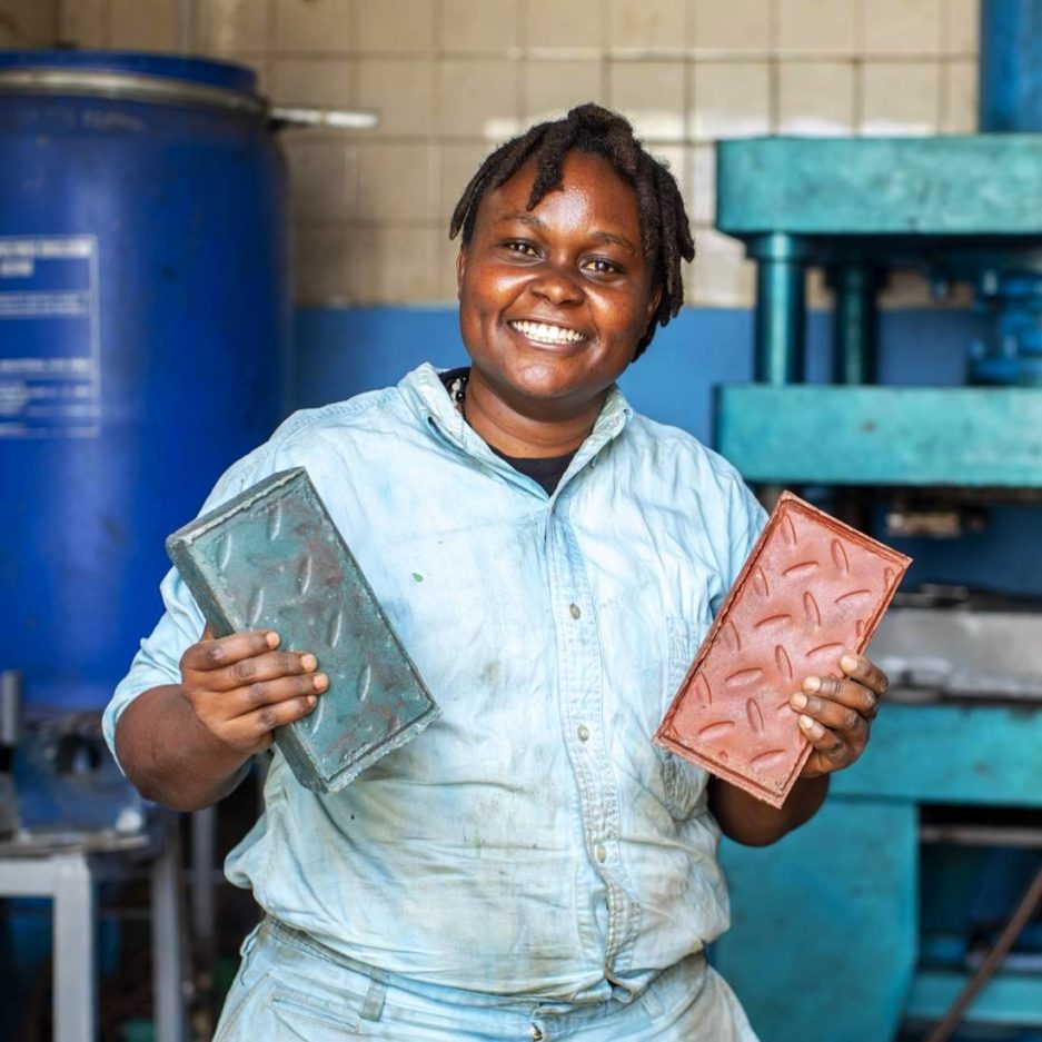 Kenyan-Woman-Nzambi-Matee-Recycles-Plastic-into-Bricks