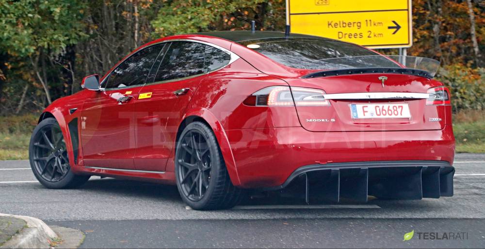 Tesla Model S Plaid - Fastest Accelerating Production Car