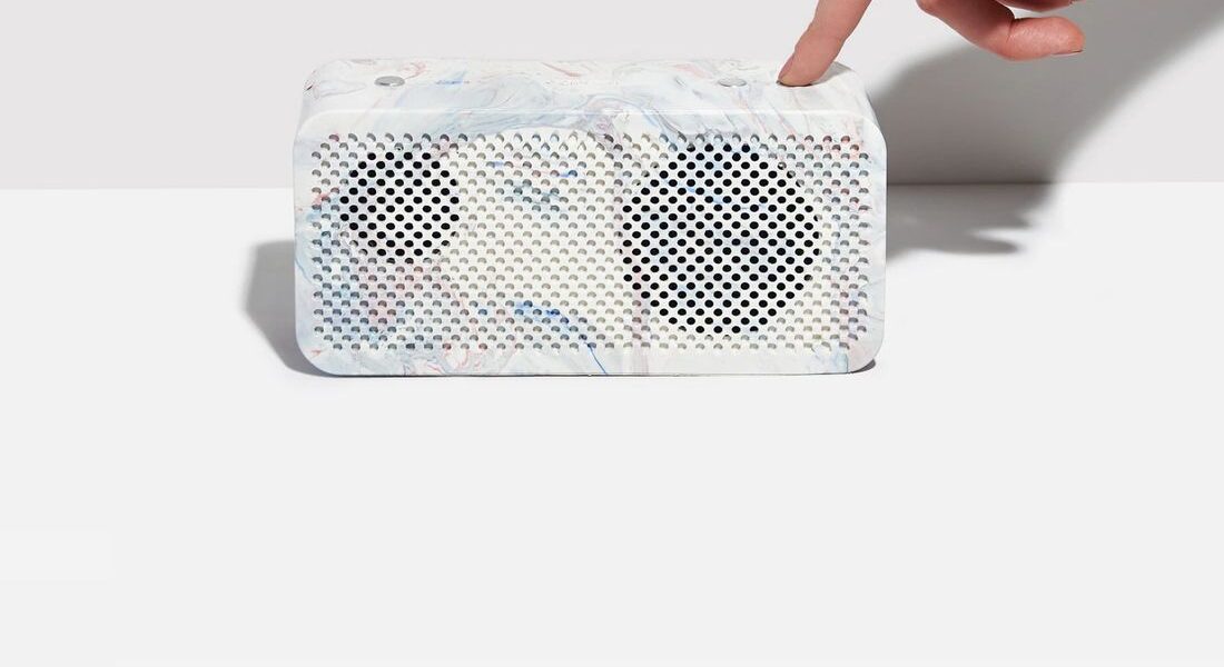 Gomi-Designed-World's-First-Portable-Handmade-Speakers-From-Non-Recyclable-Trash