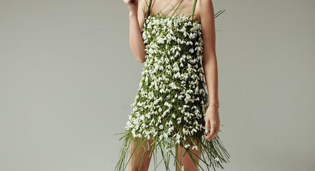 Romanian-Florist-Sets-World-Record-with-a-Dress-Made-of-5000-Snowdrops