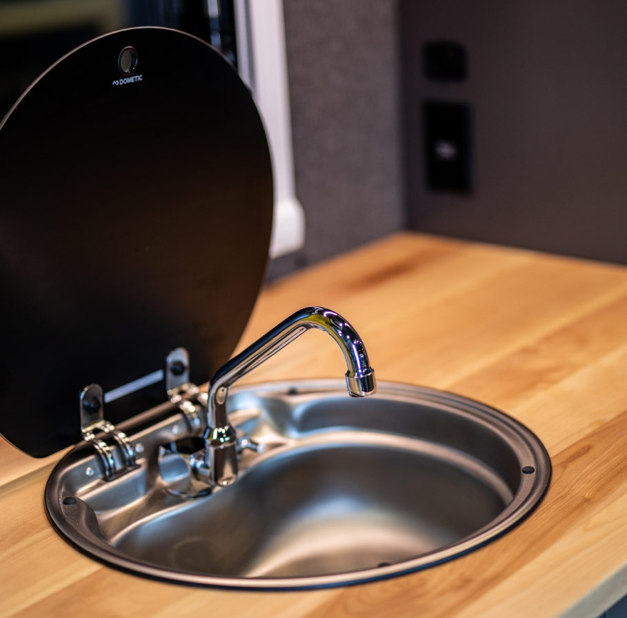 Loki Basecamp Falcon kitchen sink