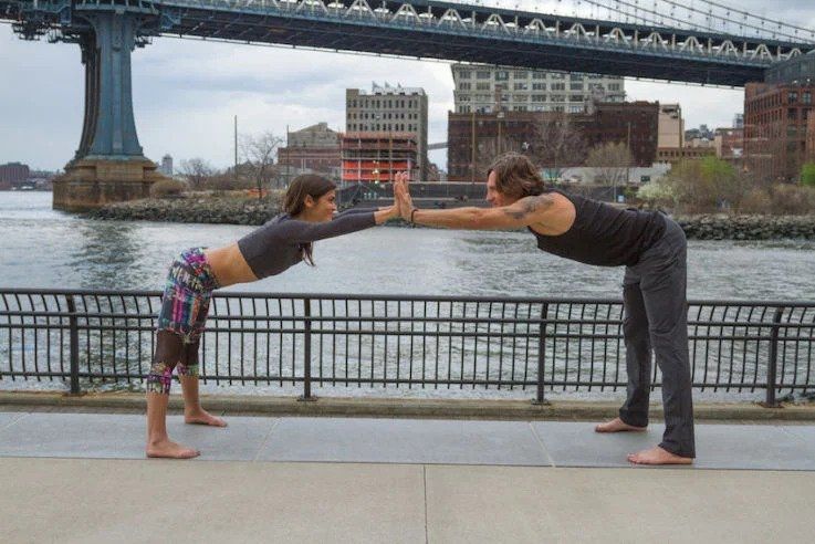 Temple yoga pose for couples