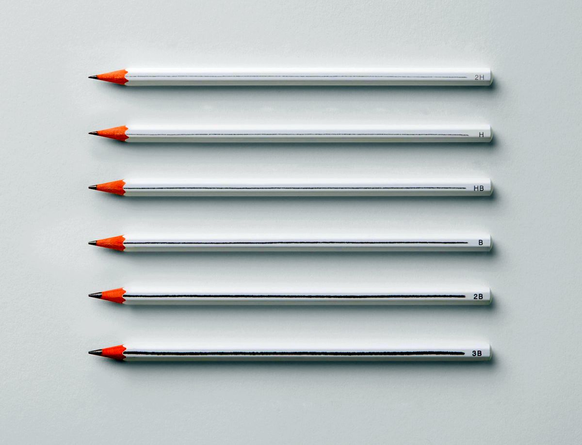 Graphite pencils with visual indicator of line weight-min