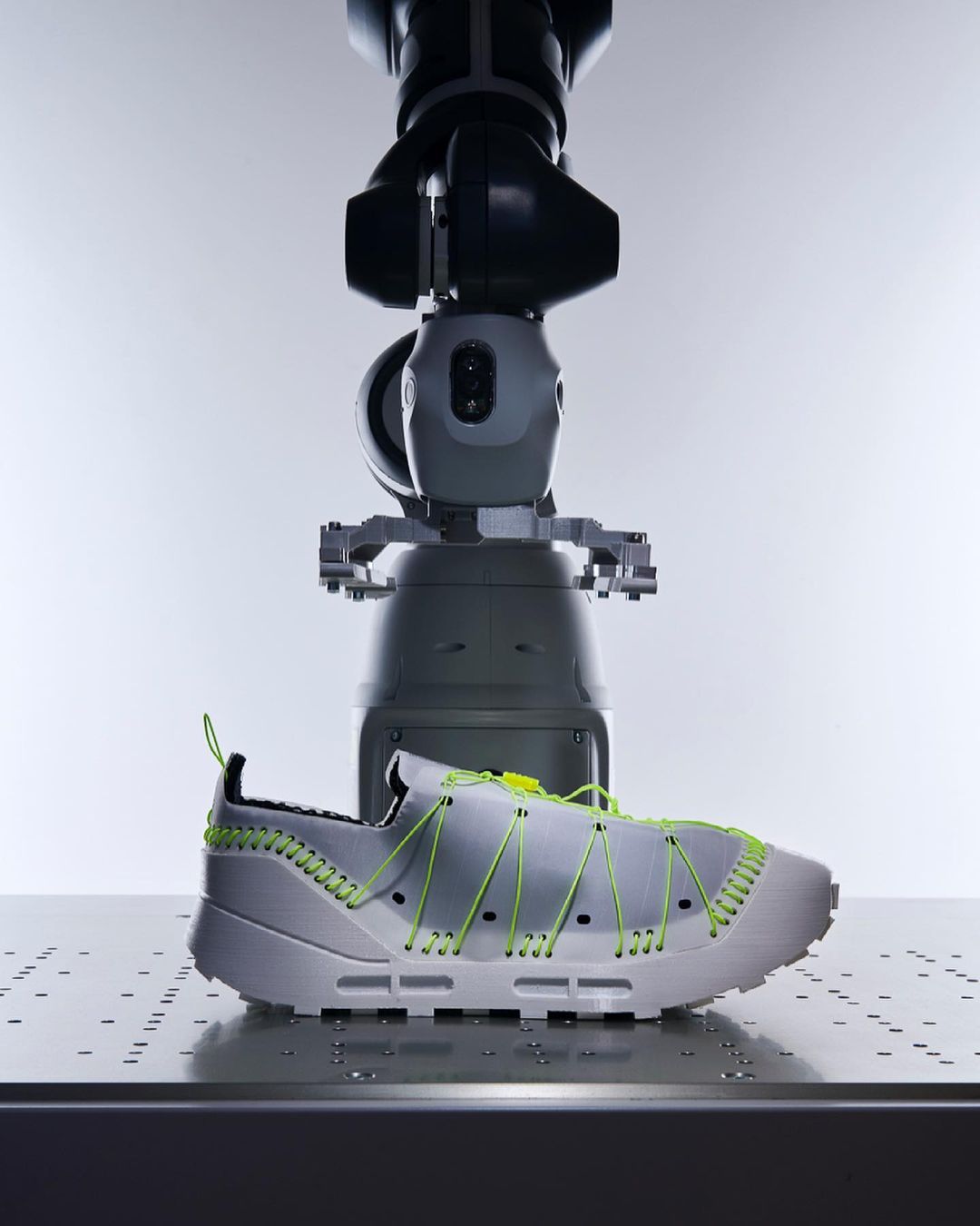 RUEI-01 Robotically Recyclable Shoe
