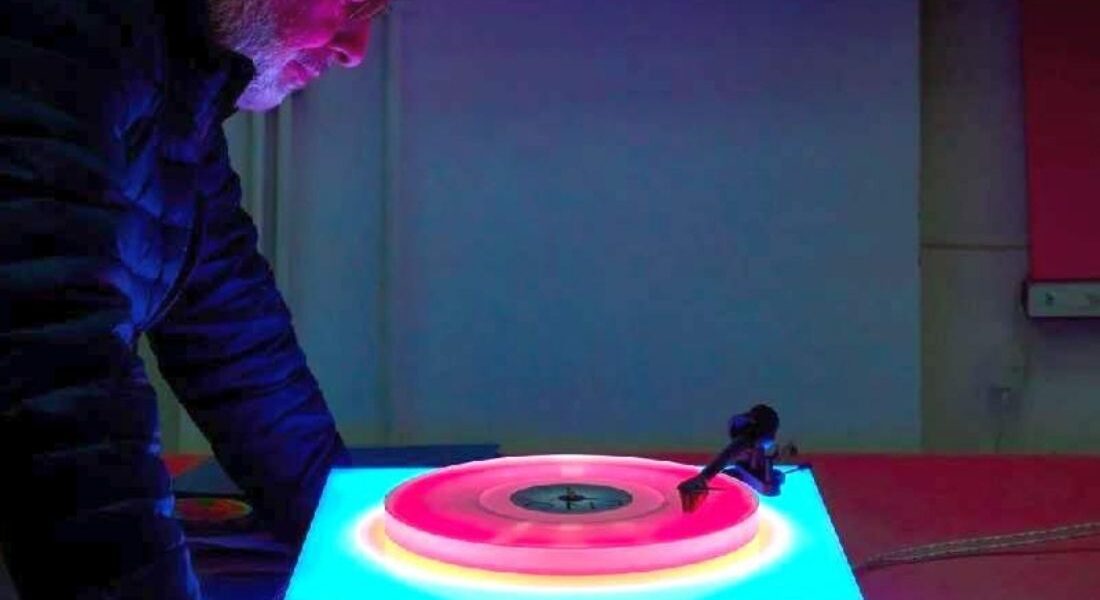 Brian Eno's Color-Changing Trippy Turntable