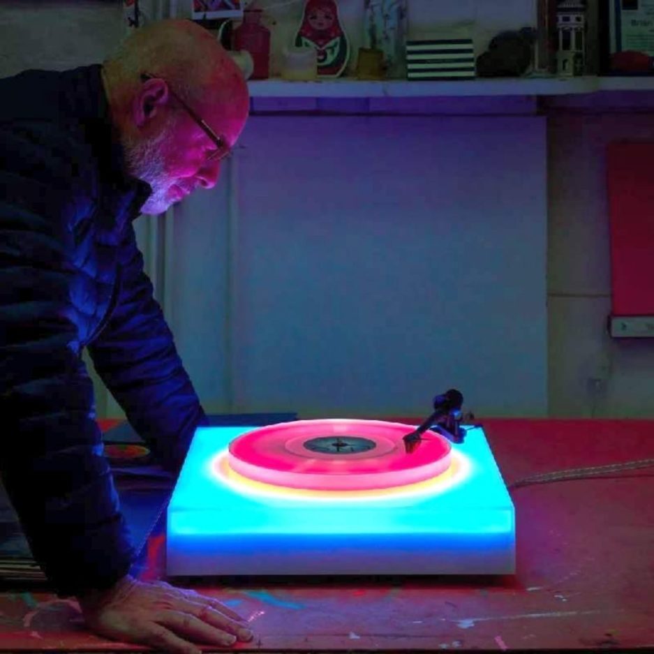 Brian Eno's Color-Changing Trippy Turntable