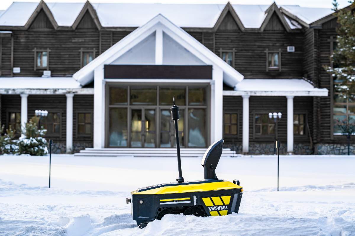 Snowbot s1 in driveway