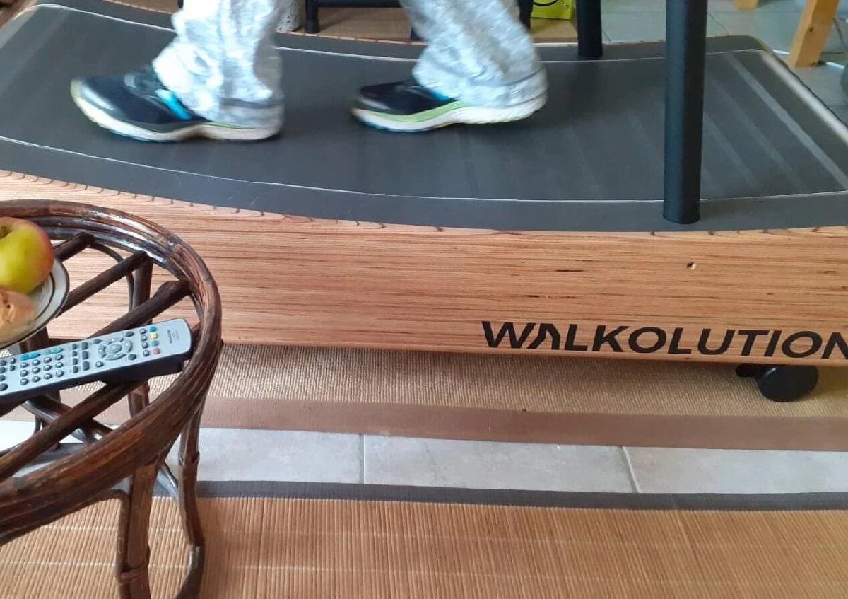 Running deck of Walkolution treadmill desk