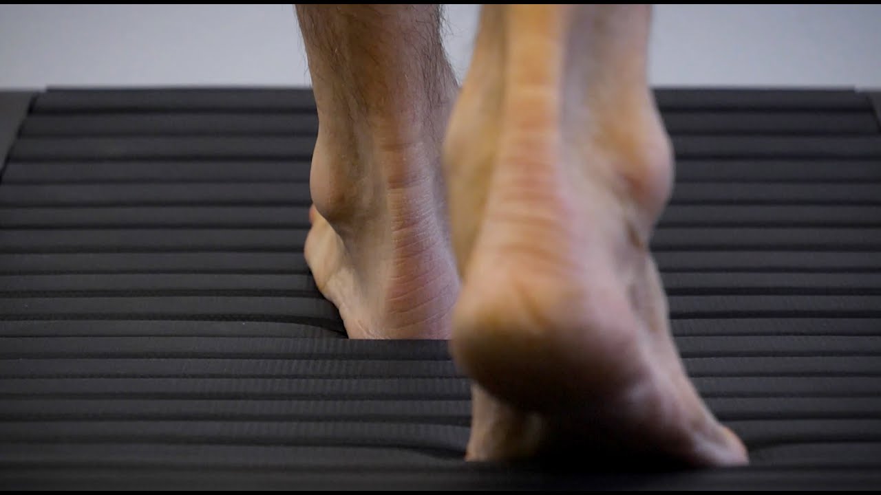 soft slats of Walkolution treadmill desk