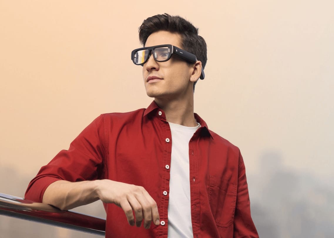 A man wearing Nimo Planet Smart Glass