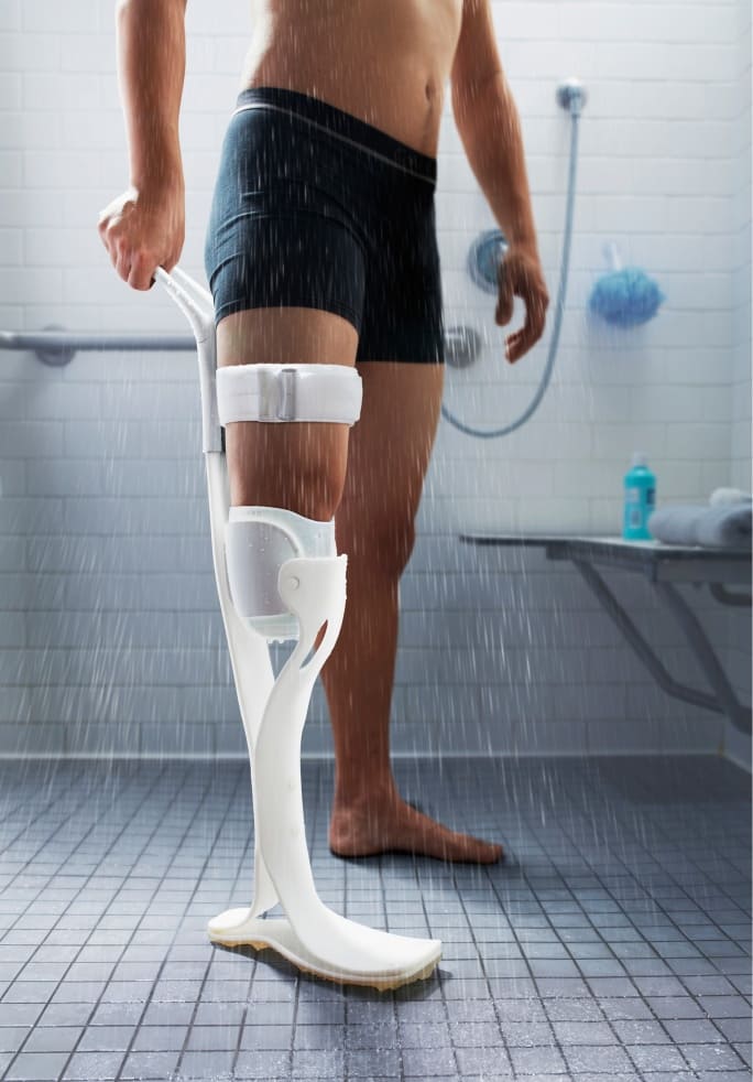 A person with amputated leg wearing Lytra prosthetic shower leg