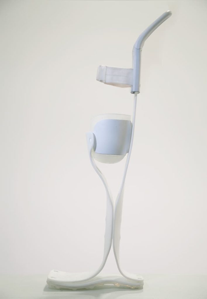 Lytra Prosthetic Leg Makes Showering Doable For Amputees